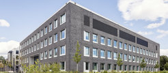 Das SYNMIKRO-Gebäude auf dem Campus Lahnberge in Marburg.