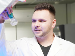 Dr Florian Lindner receives the Marburg Biotechnology and Nanotechnology Prize for his work on the optogenetic control of a bacterial apparatus.