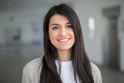 Nadya Abbood nahm am 21.09.23 den Hendrik-Wolff Preis 2023 entgegen.