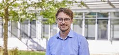 Dr Johannes Rebelein, Emmy Noether Research Group Leader at the MPI in Marburg, receives the VAAM Research Prize 2024.