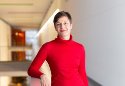 Dr. Martina Preiner leitet die Max-Planck-Forschungsgruppe „Geochemical Protoenzymes“ am „Microcosm Earth Center“, einem Forschungszentrum des Max-Planck-Instituts für terrestrische Mikrobiologie und der Philipps-Universität Marburg.