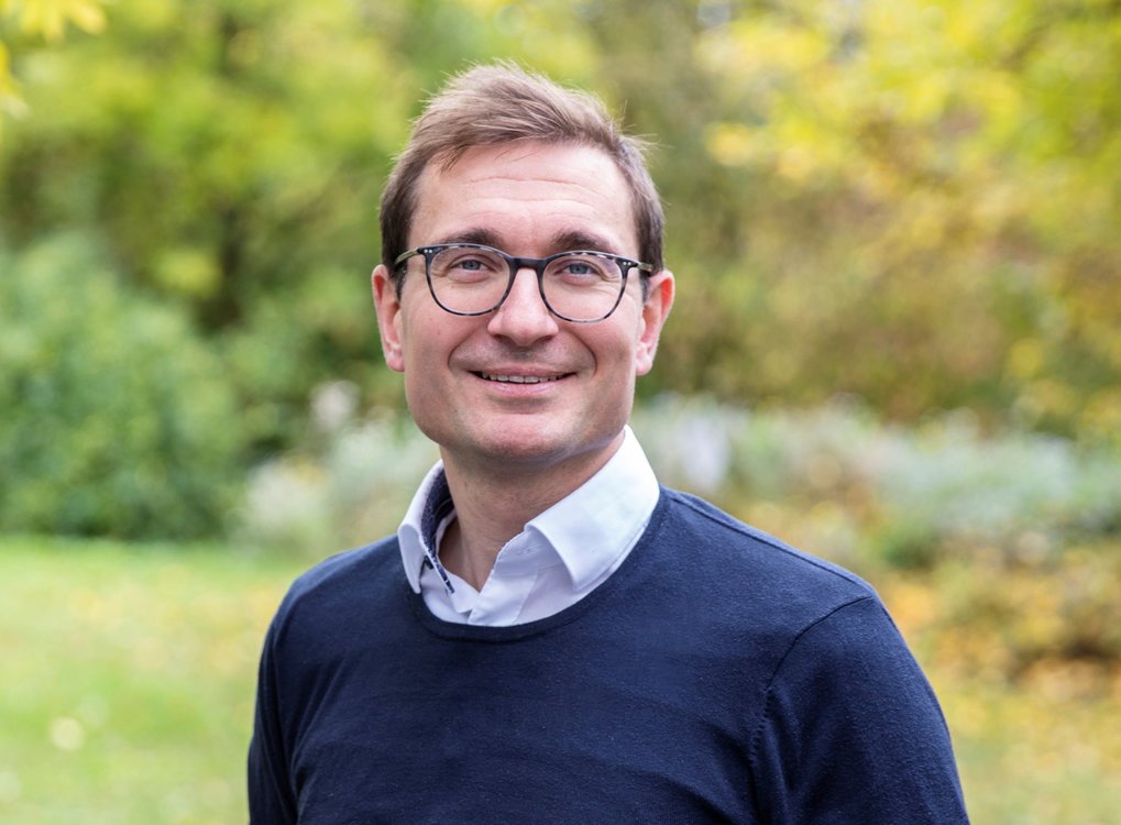 Prof. Dr. Tobias Erb<br>(Director)