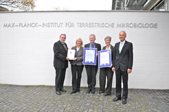 Überreichung der Urkunde