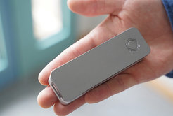 The large devices that will be used in the Biofoundry MaxGENESYS are still in the acquisition phase. However, during our conversation Daniel Schindler was already able to literally pull this little device out of his coat pocket: A nanopore sequencer not bigger than a candy bar. It can even be used to sequence the entire human genome.